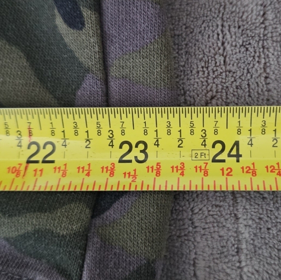 Nike Dri Fit Women's Cropped Camo Sweatshirt Size Medium - Picture 9 of 9